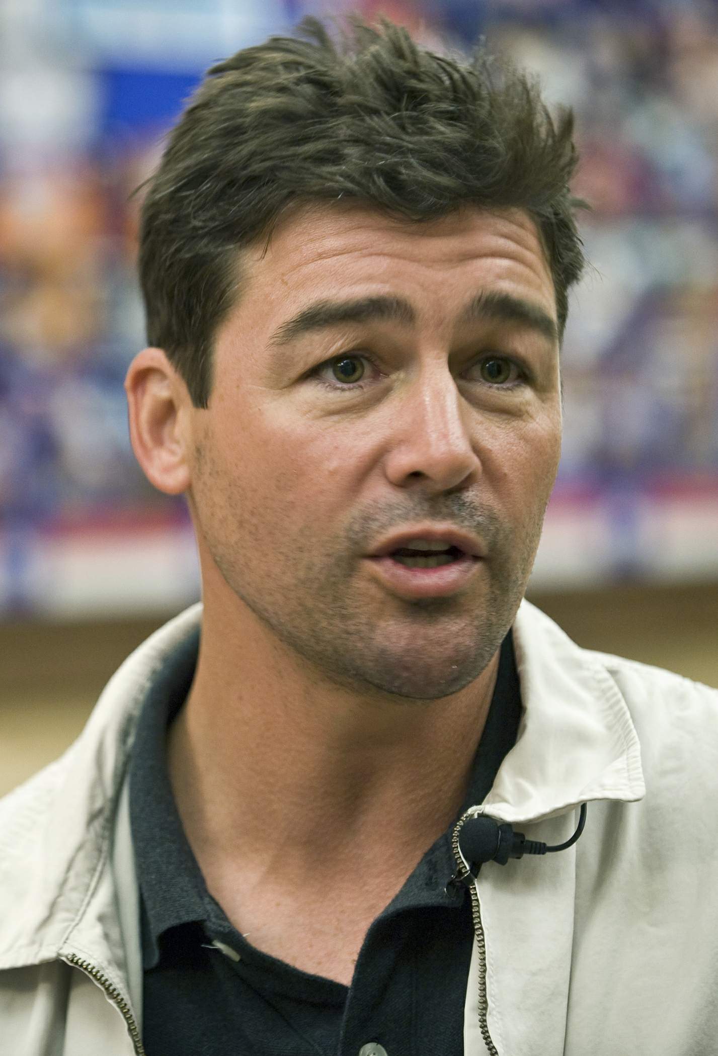 "Friday Night Lights" actor Kyle Chandler talks to U.S. servicemembers Nov. 14, 2009, at the Warrior and Family Support Center on Fort Sam Houston, Texas. (U.S. Air Force photo/Staff Sgt. Bennie Davis)