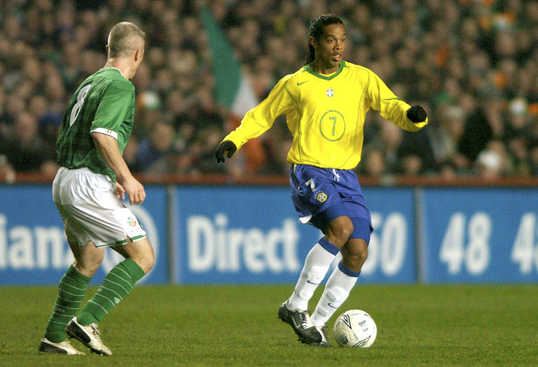 Ronaldinho linked with Man United 2003